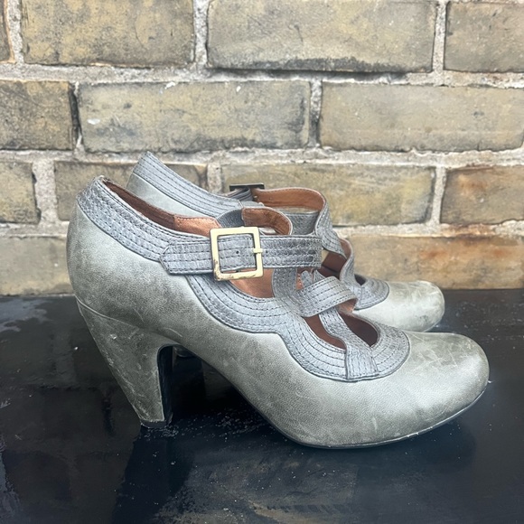 Stone Grey Leather Miz Mooz Mary Jane Lace Style Heels // Size 9 - Picture 3 of 7